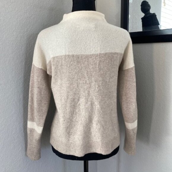 TAHARI Ivory Cream Tan Cashmere Funnel Neck Pullover Sweater Medium - Picture 4 of 12